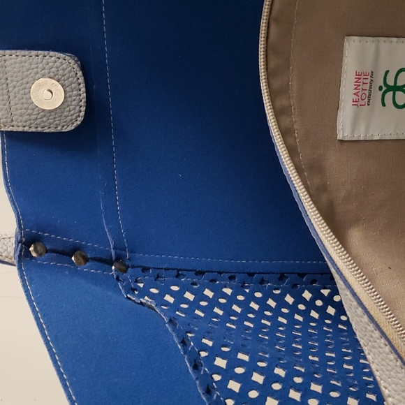 Grey vegan leather cutout Arbonne large shoulder tote bag - Picture 6 of 6